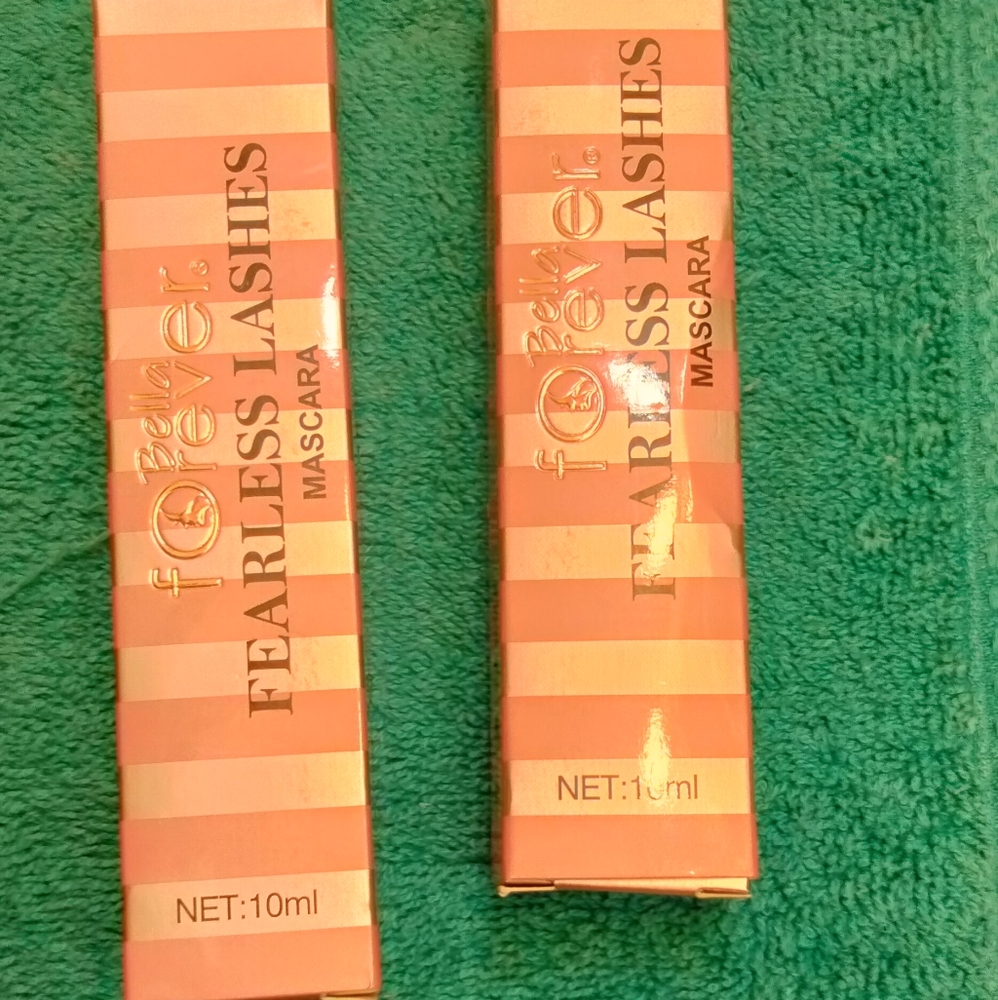 BNIB Bella FOREVER fearless lashes mascara